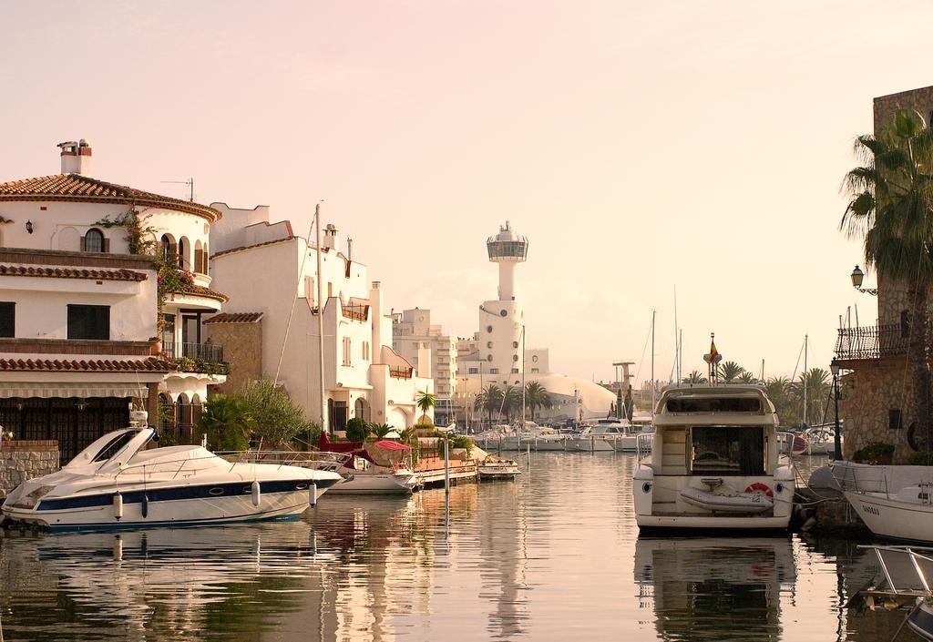 Apartaments Can Gibert Castello  D'Empuries Exterior foto